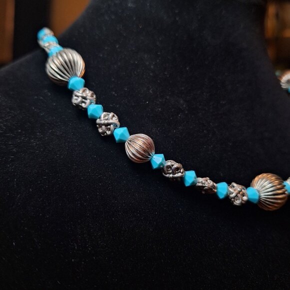 Vintage Turquoise Silver Bead Necklace Leaf Toggle Clasp 16 Inch Costume - Picture 4 of 13